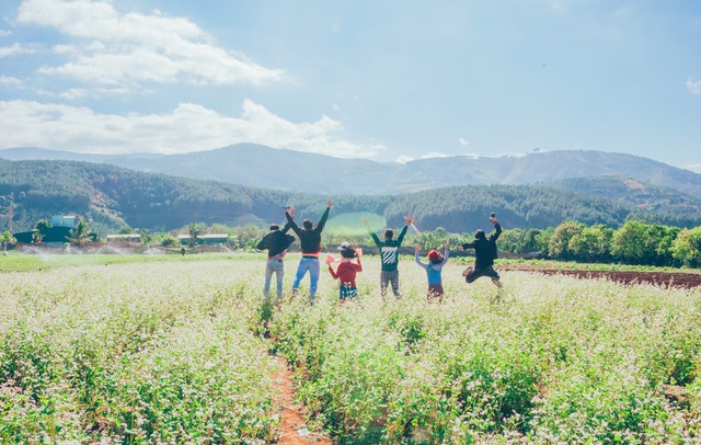 Why is it important for treatment centers to have an alumni program?
